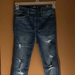 BRAND NEW ripped hollister jeans !!!